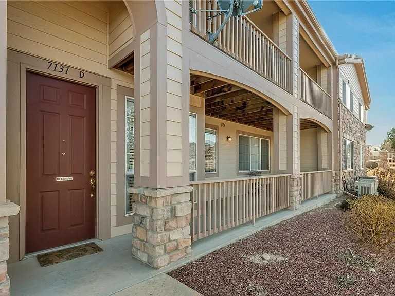 7131 S Wenatchee Way #D - Photo 6 of 17