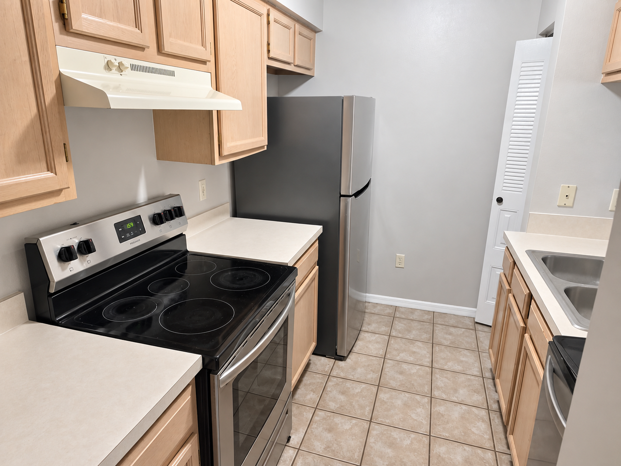 637 Kensington Lake Cir #NA - Photo 3 of 9