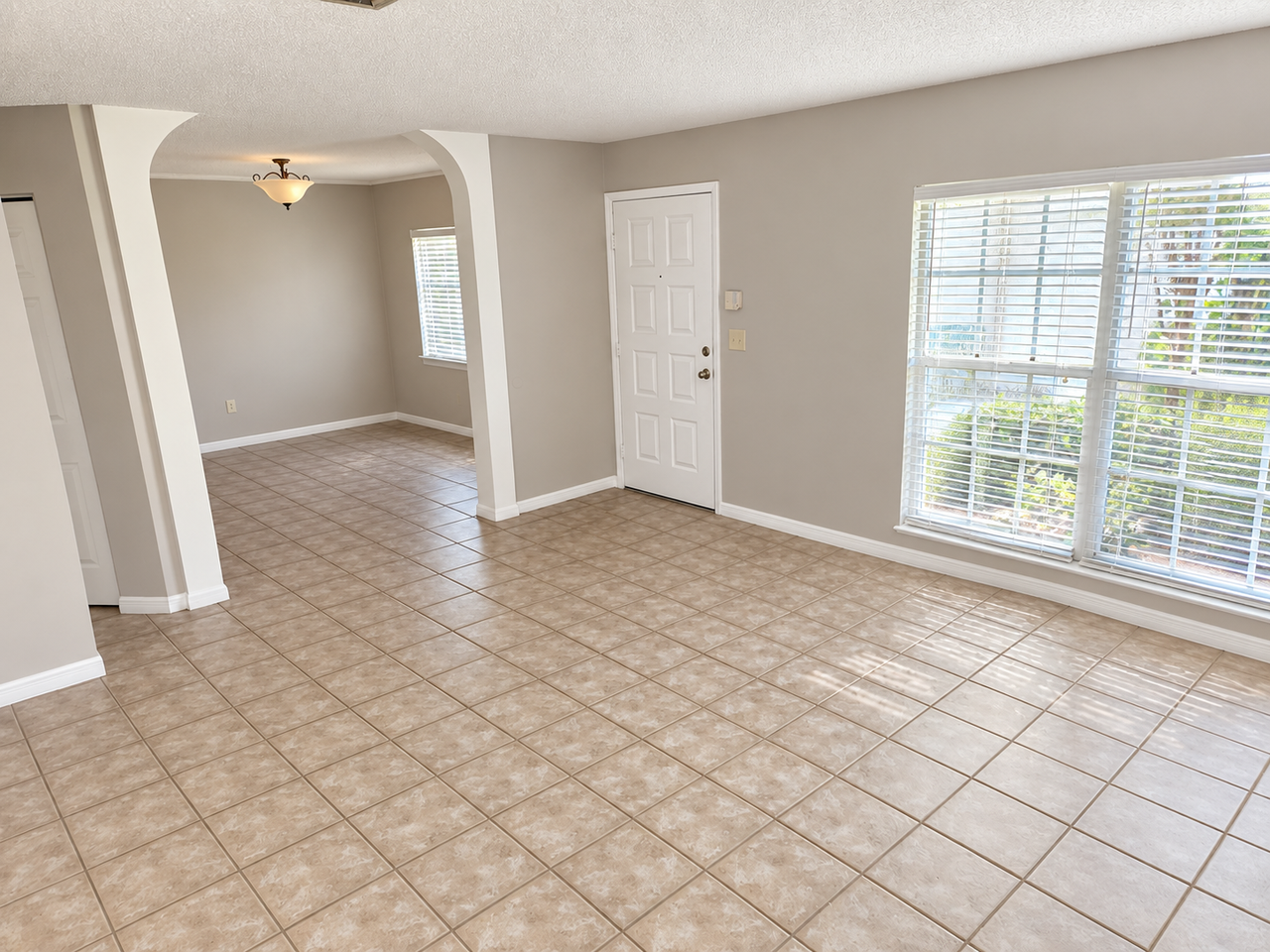 637 Kensington Lake Cir #NA - Photo 5 of 9