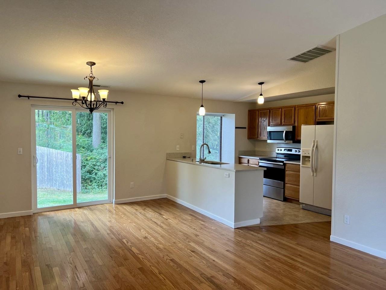 702 Century Ct Ne #NA - Photo 2 of 16