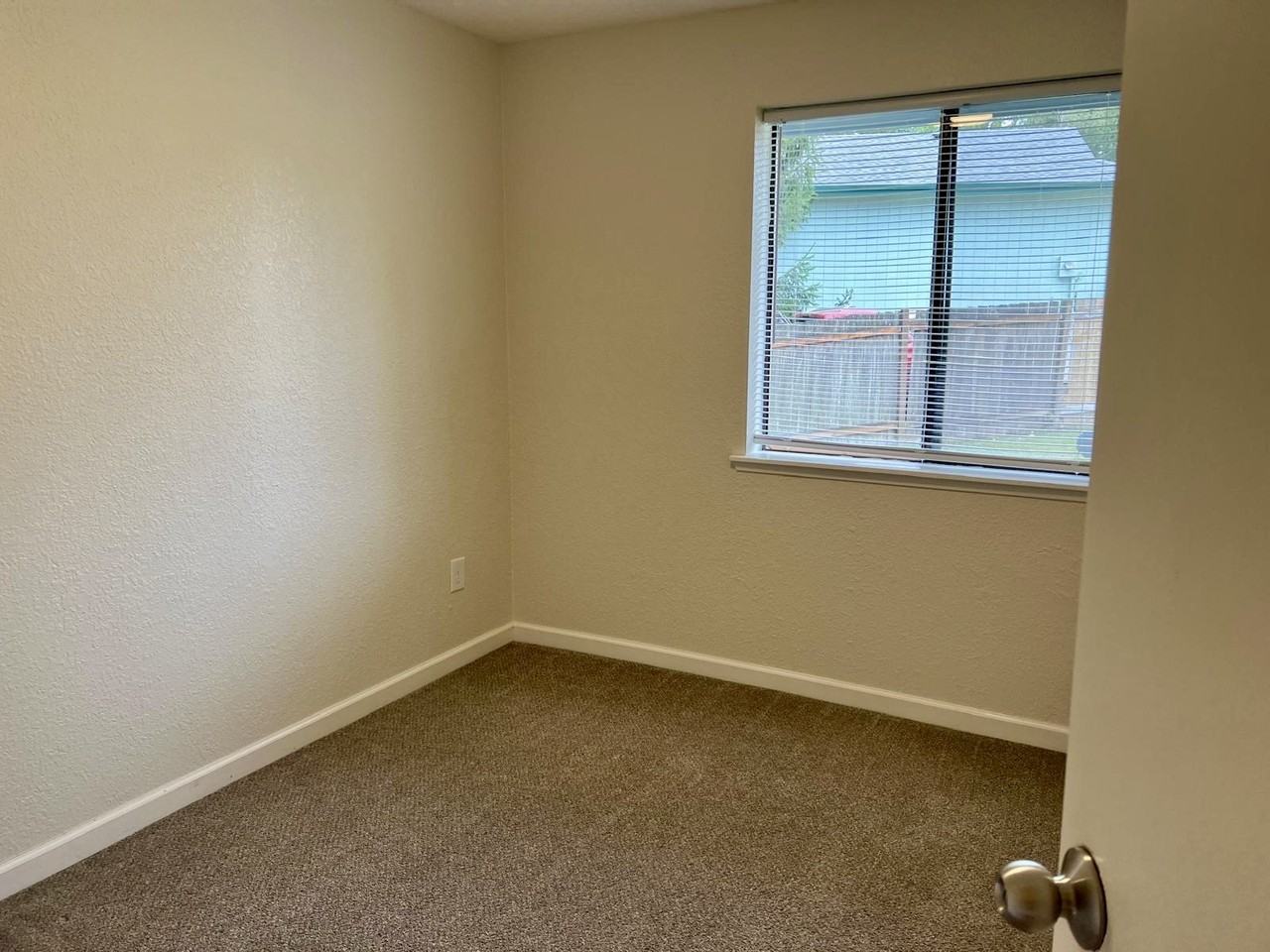 702 Century Ct Ne #NA - Photo 6 of 16