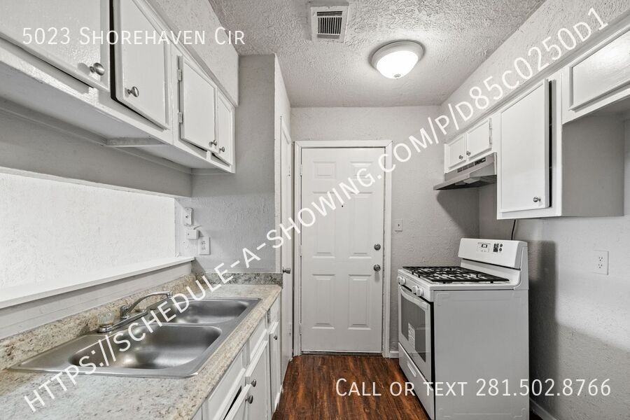 5023 Shorehaven Cir - Photo 4 of 11
