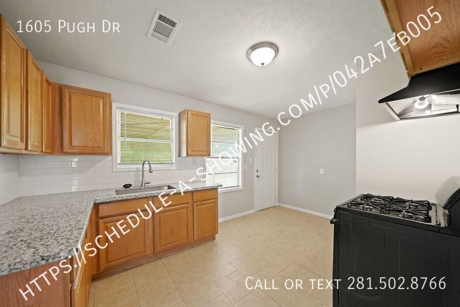 1605 Pugh Dr - Photo 4 of 11