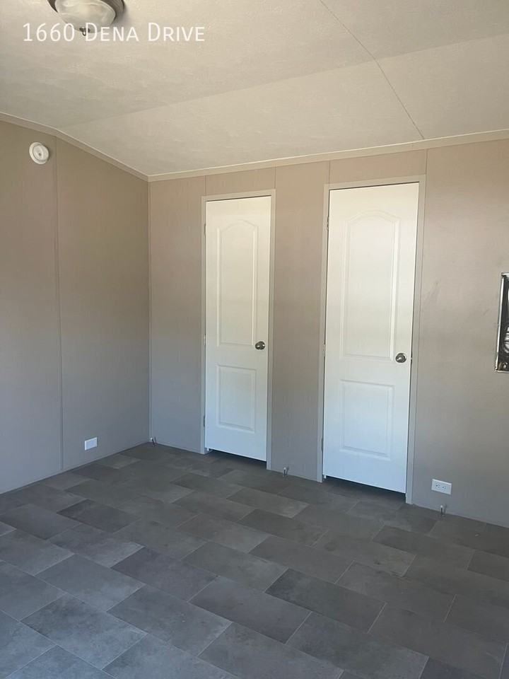 1660 Dena Dr - Photo 4 of 10