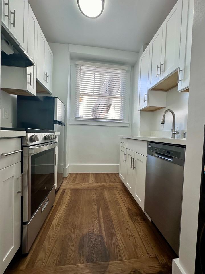 2160 Leavenworth St #101 - Photo 3 of 10