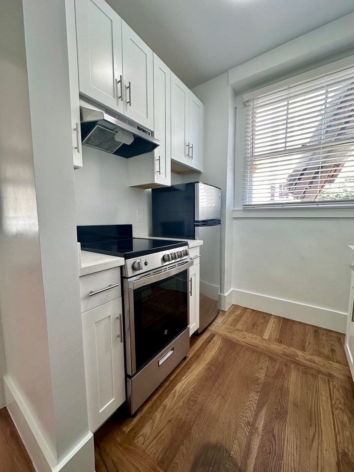 2160 Leavenworth St #101 - Photo 4 of 10