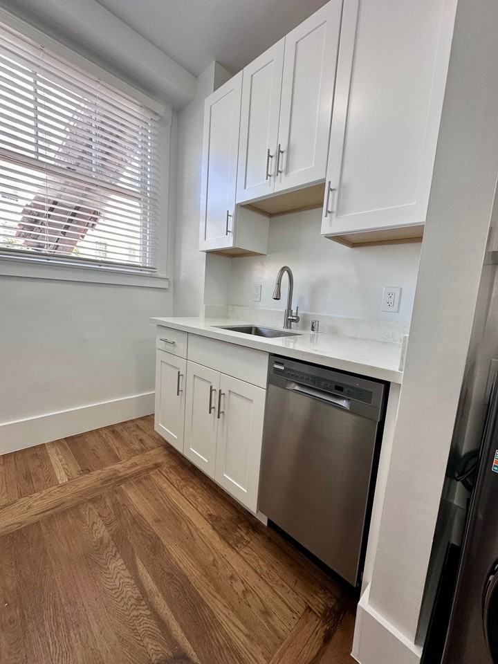 2160 Leavenworth St #101 - Photo 5 of 10