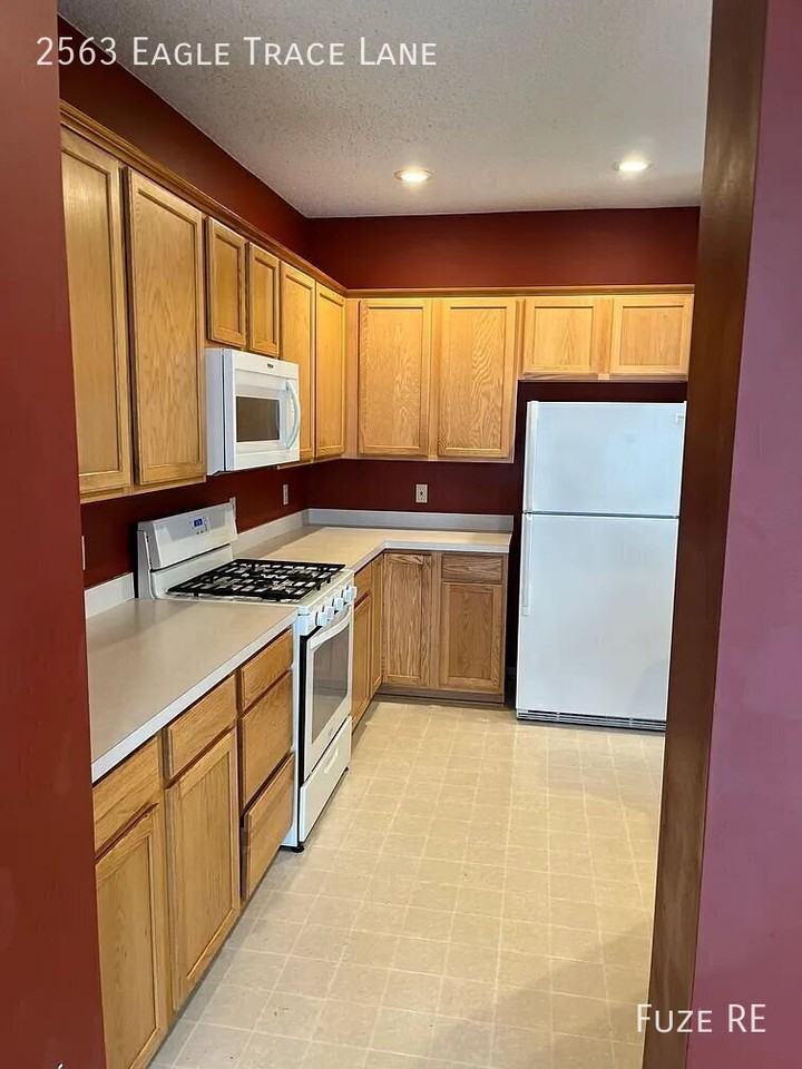 2563 Eagle Trace Ln - Photo 4 of 29