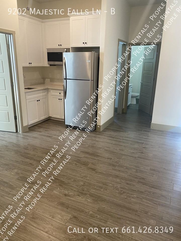 9202 Majestic Falls Ln #B - Photo 3 of 10