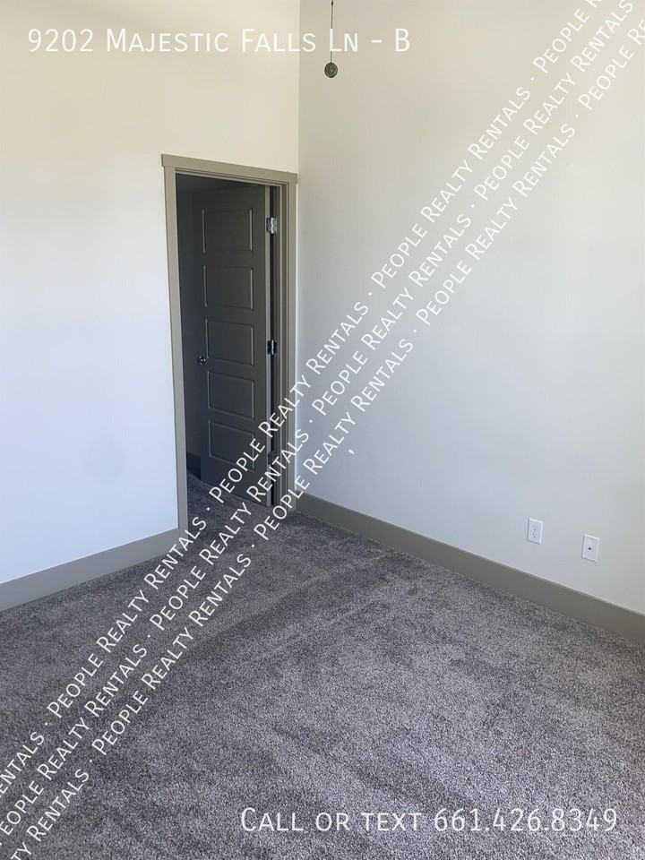 9202 Majestic Falls Ln #B - Photo 4 of 10