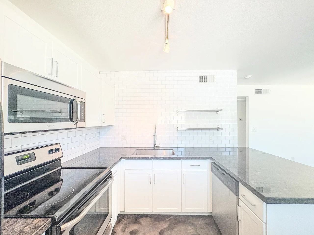 4231 N 27th St #9 - Photo 3 of 17
