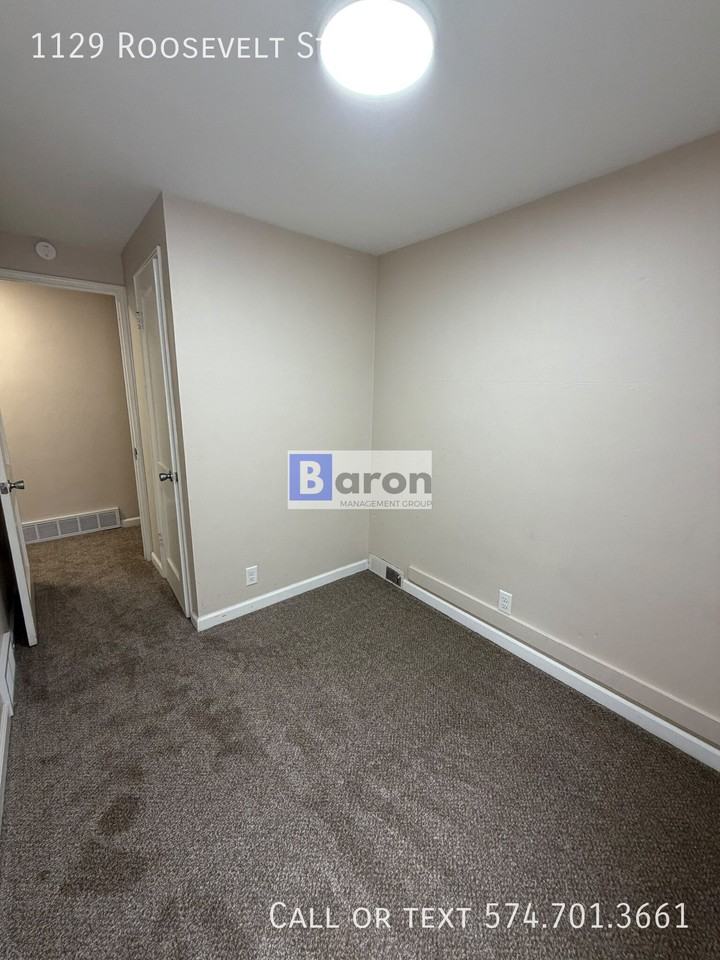 1129 Roosevelt St - Photo 2 of 10