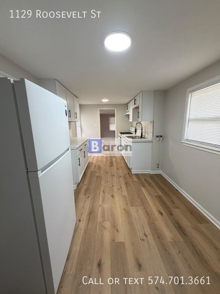 1129 Roosevelt St - Photo 3 of 10