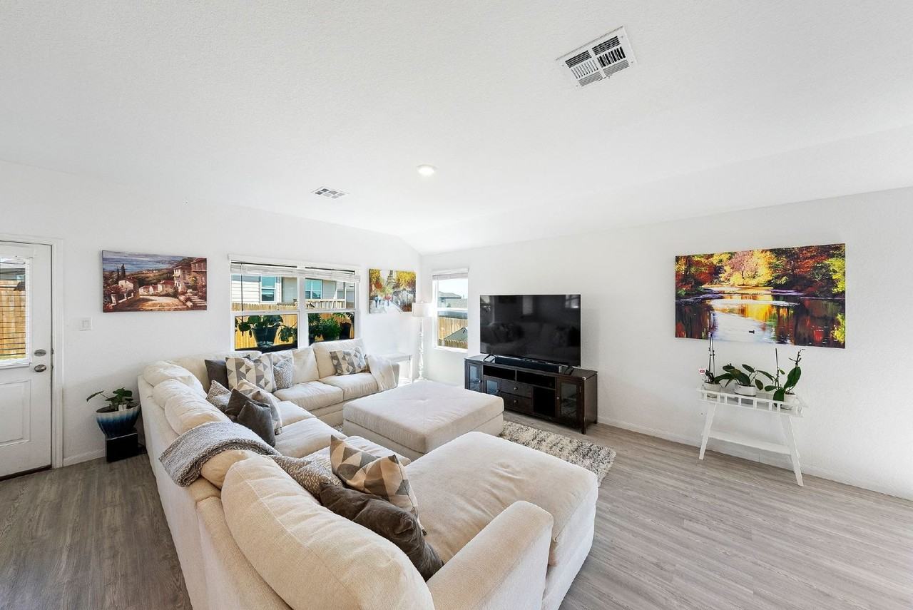 12920 Thyme Way - Photo 4 of 39