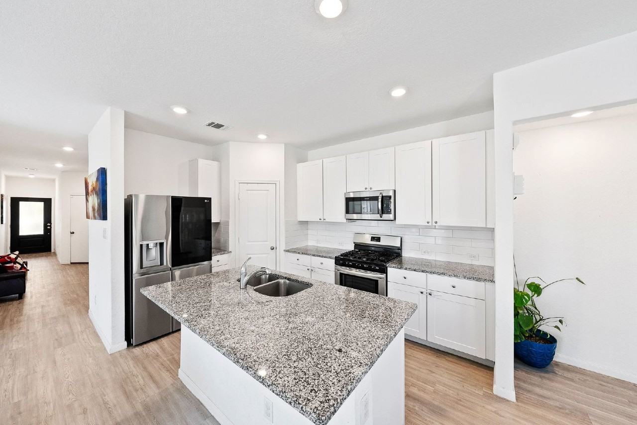 12920 Thyme Way - Photo 7 of 39
