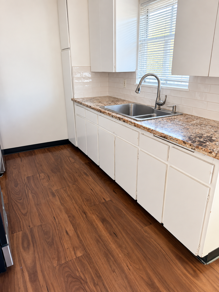 4607 Plaza Ln Apt E - Photo 3 of 5