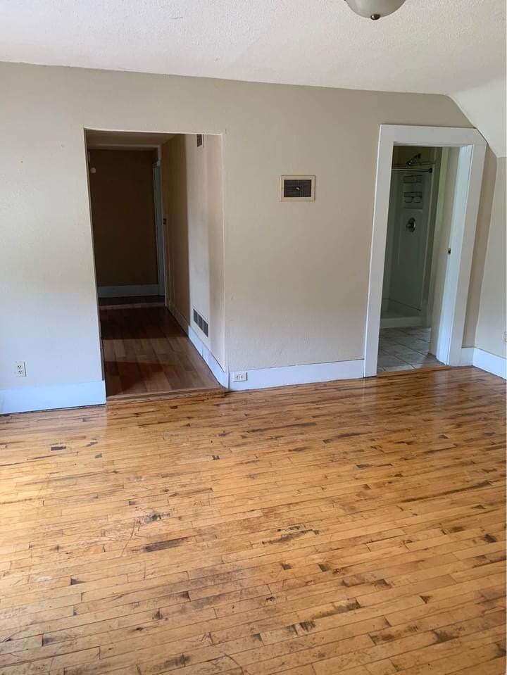640 1/2 Broadway St - Photo 4 of 8
