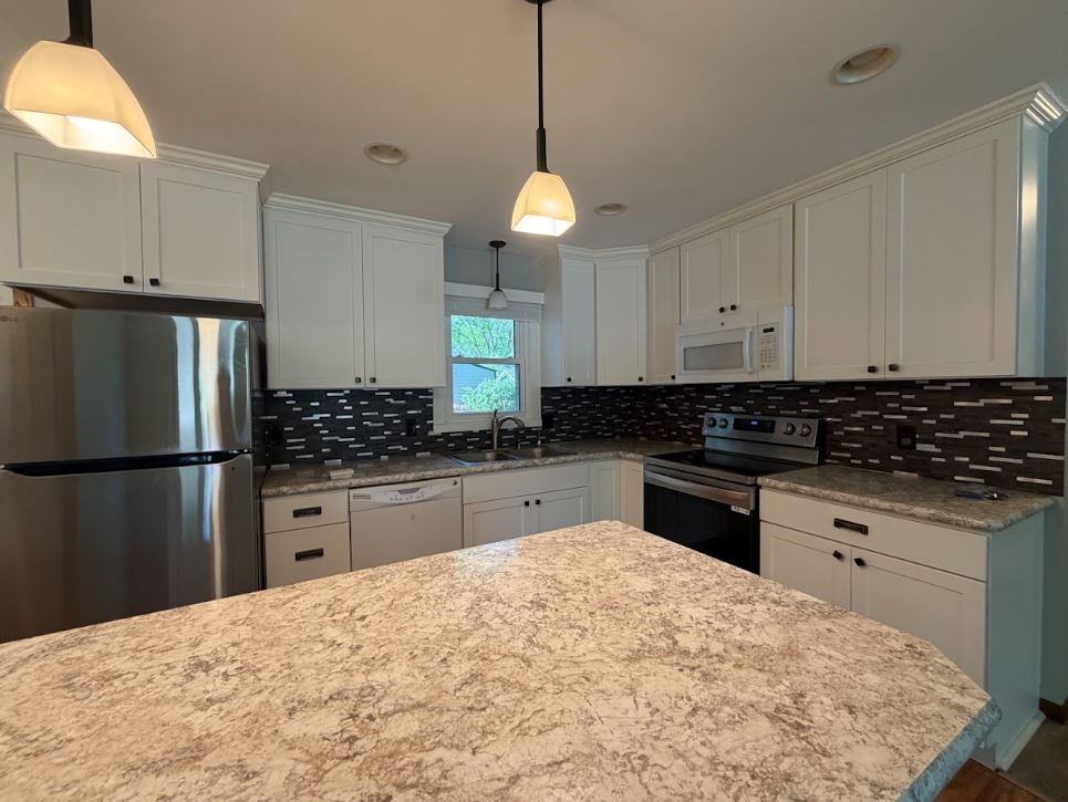 3214 Phoenix Ave - Photo 6 of 18