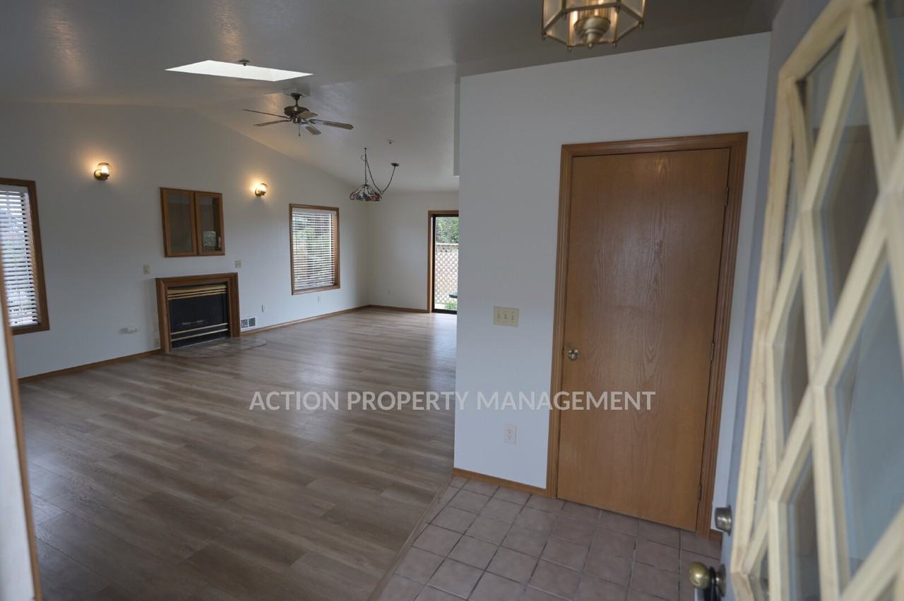 52 Crownview Ln - Photo 3 of 19
