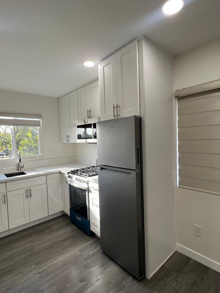 214 E Park Ave #B - Photo 4 of 13