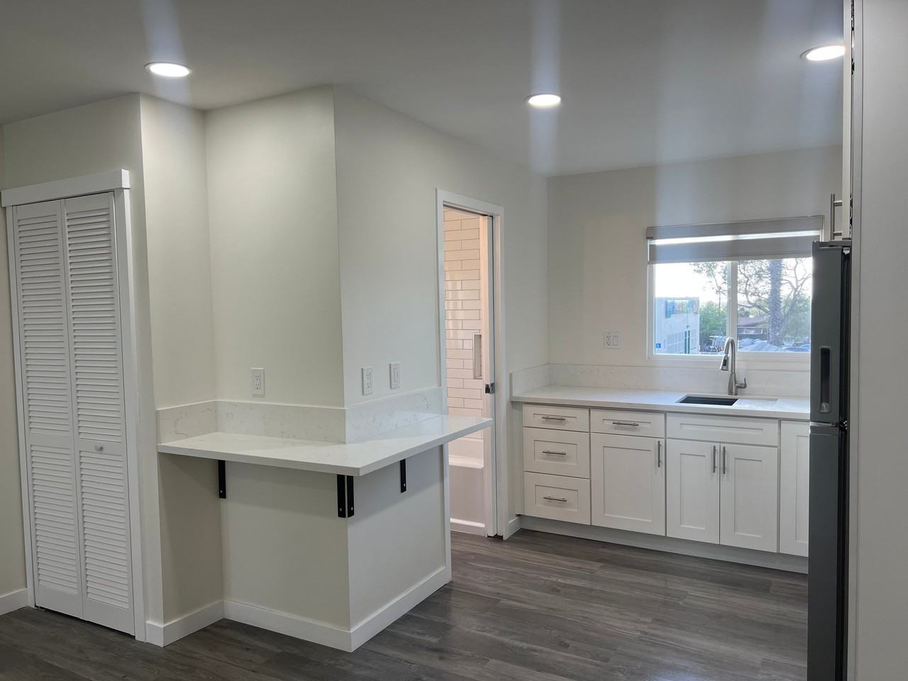 214 E Park Ave #B - Photo 5 of 13