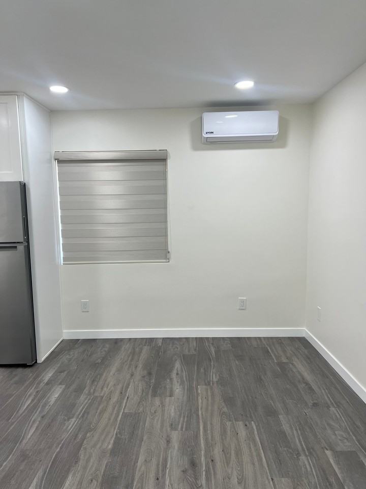 214 E Park Ave #B - Photo 6 of 13