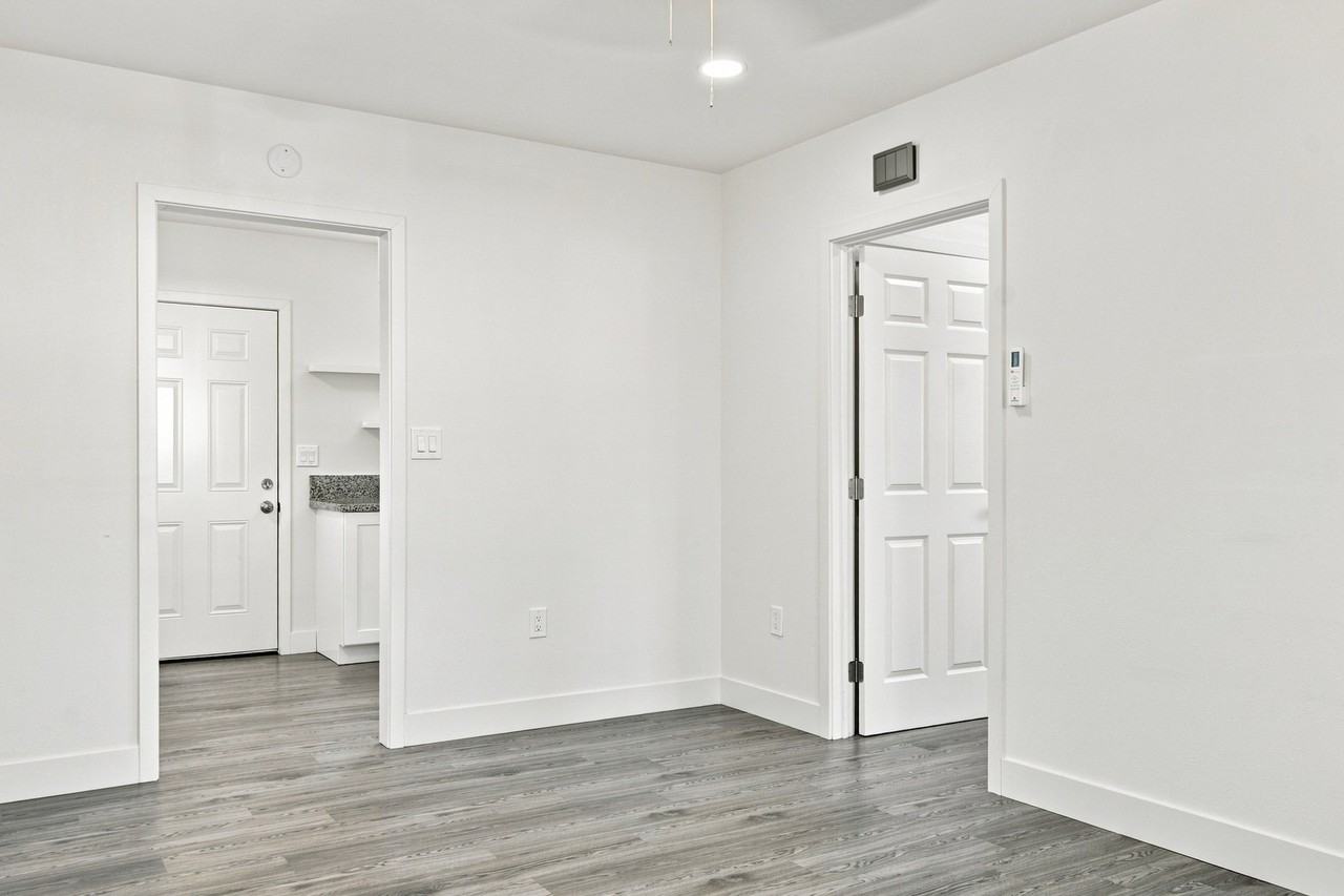 2300 Brundage Ln #B - Photo 5 of 14