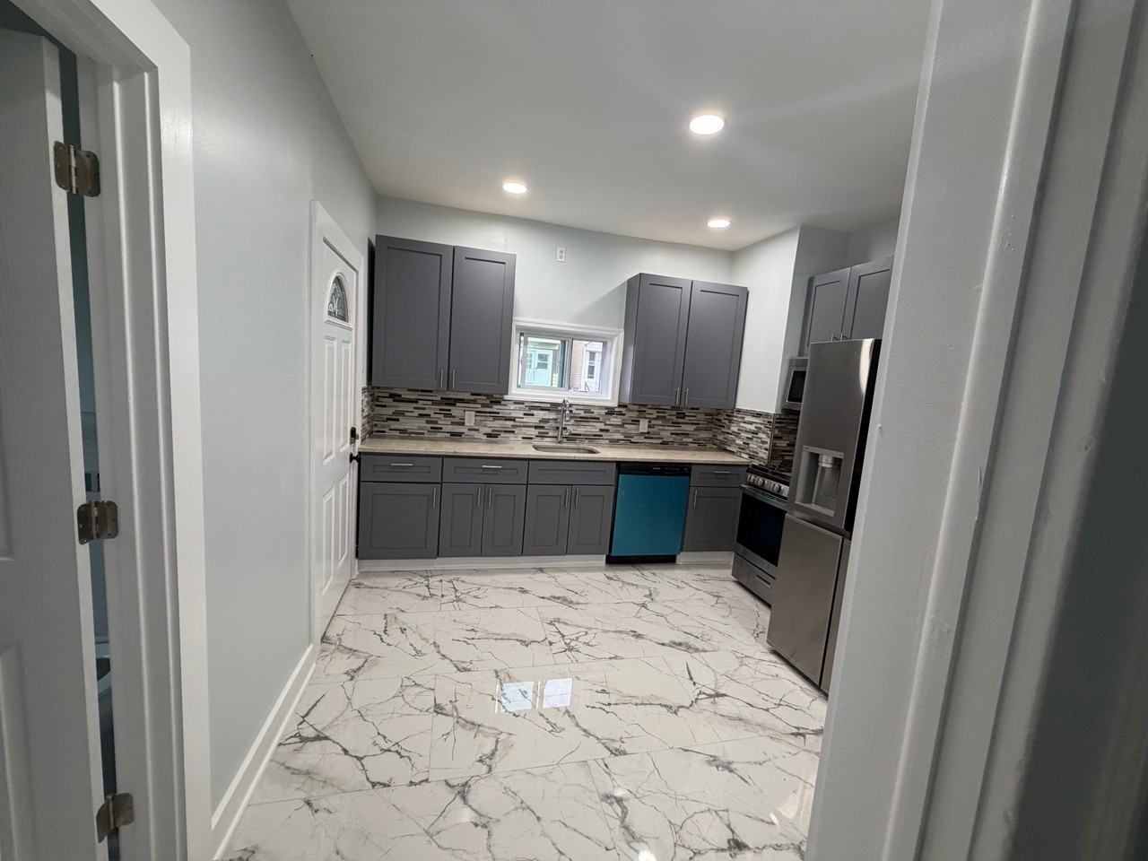 561 Morris St #2 - Photo 4 of 18
