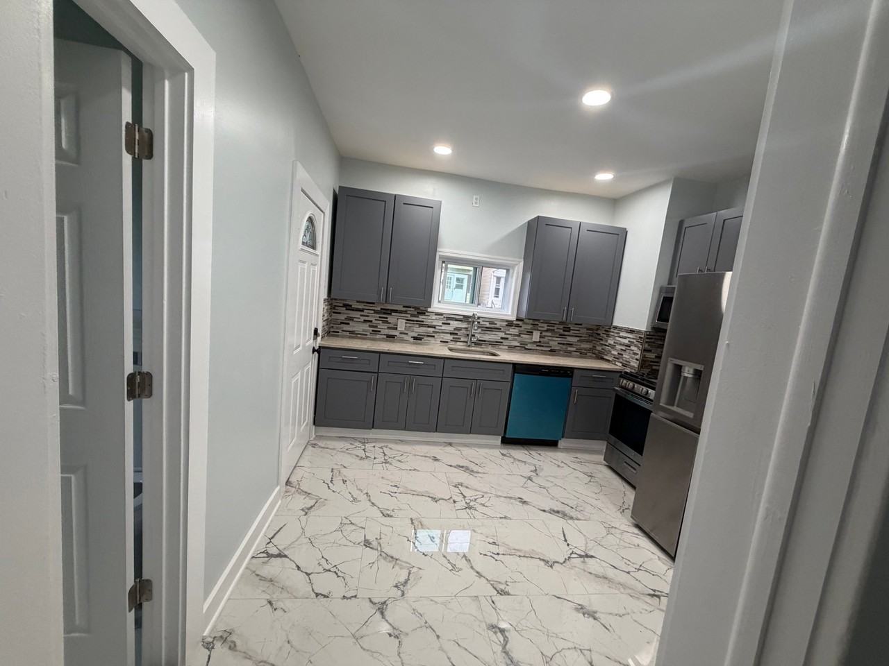 561 Morris St #2 - Photo 5 of 18