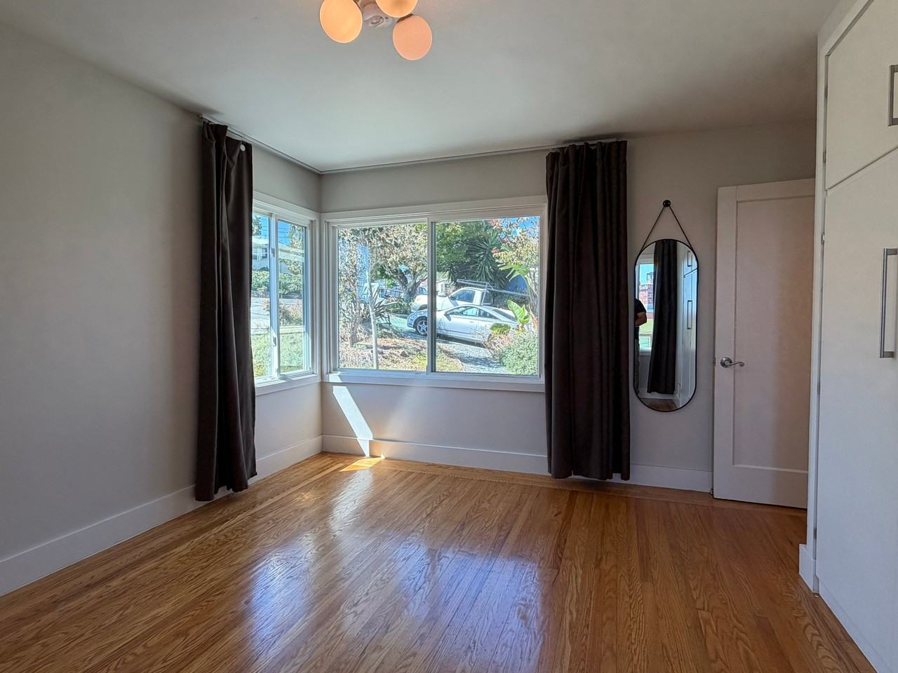 2574 Oliver Ave - Photo 3 of 11