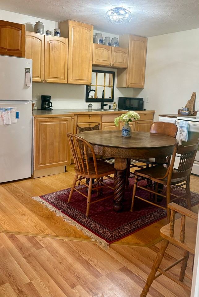 220 Slade Ave #B - Photo 4 of 12