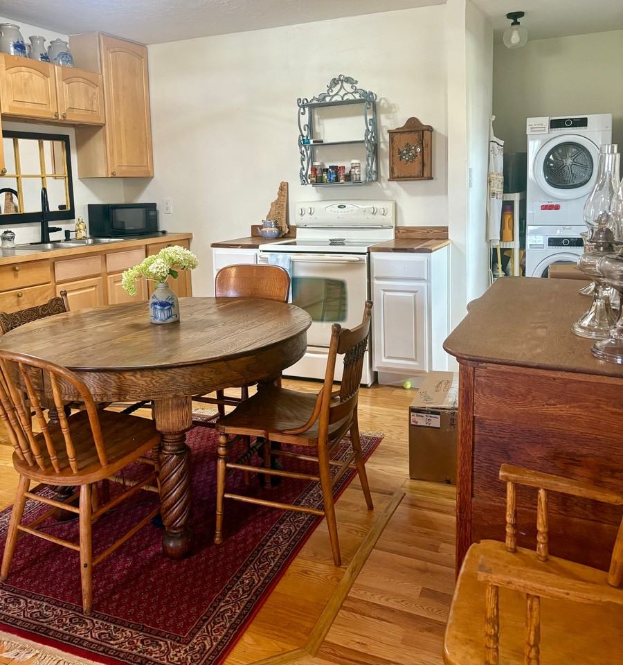 220 Slade Ave #B - Photo 6 of 12