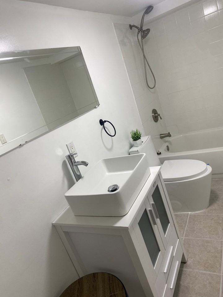 5425 W Eddy St - Photo 3 of 6