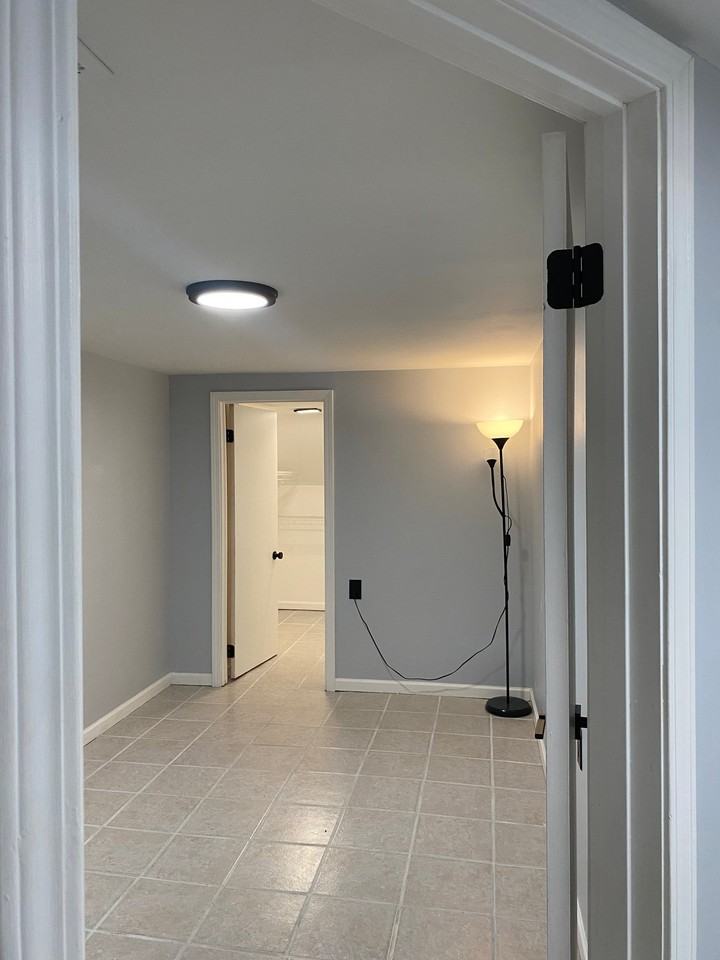 5425 W Eddy St - Photo 4 of 6