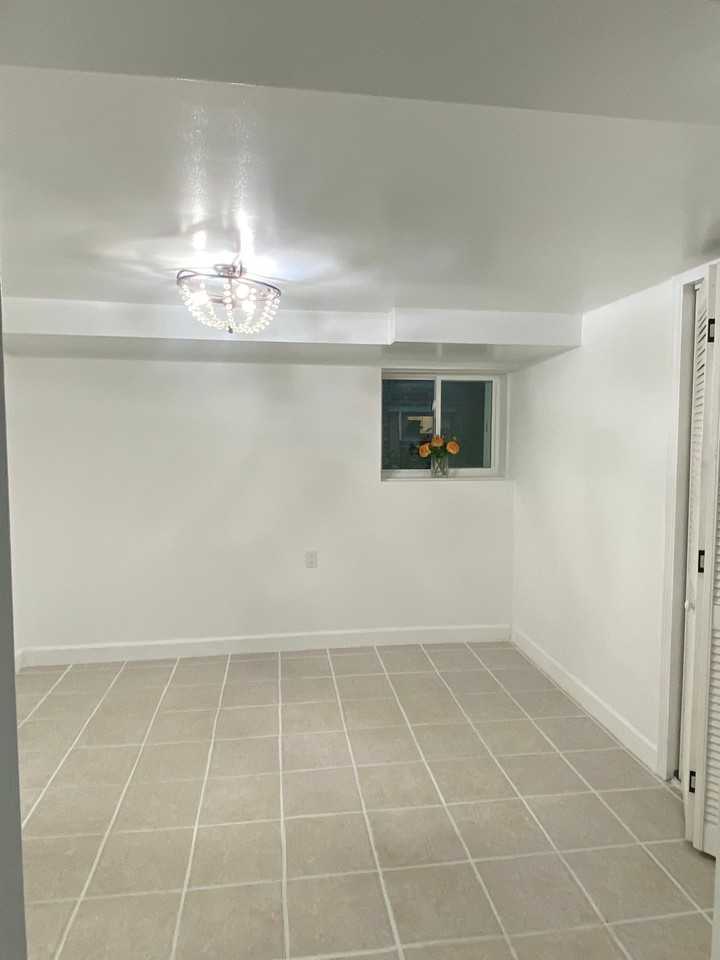 5425 W Eddy St - Photo 5 of 6