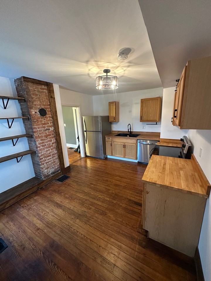 125 W Corwin St - Photo 2 of 12