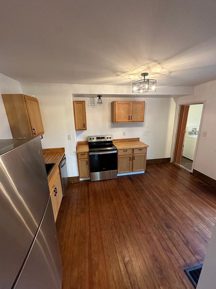 125 W Corwin St - Photo 3 of 12