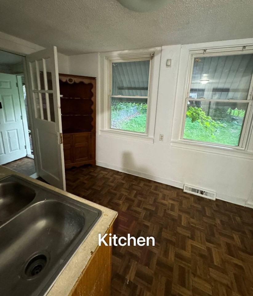 317 East Ave - Photo 3 of 17