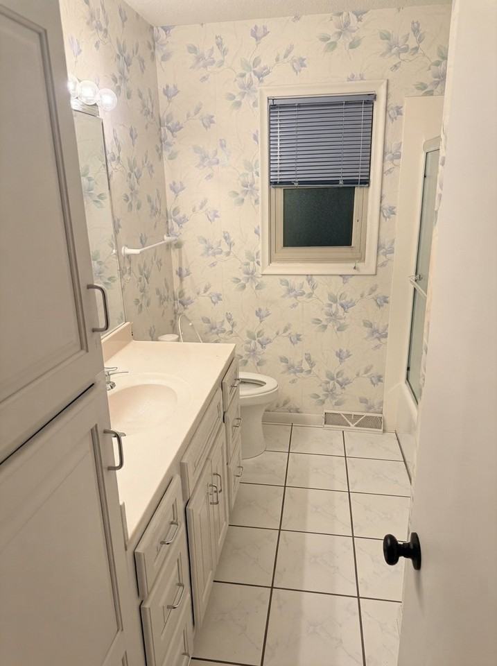 1524 S 143rd St - Photo 6 of 20