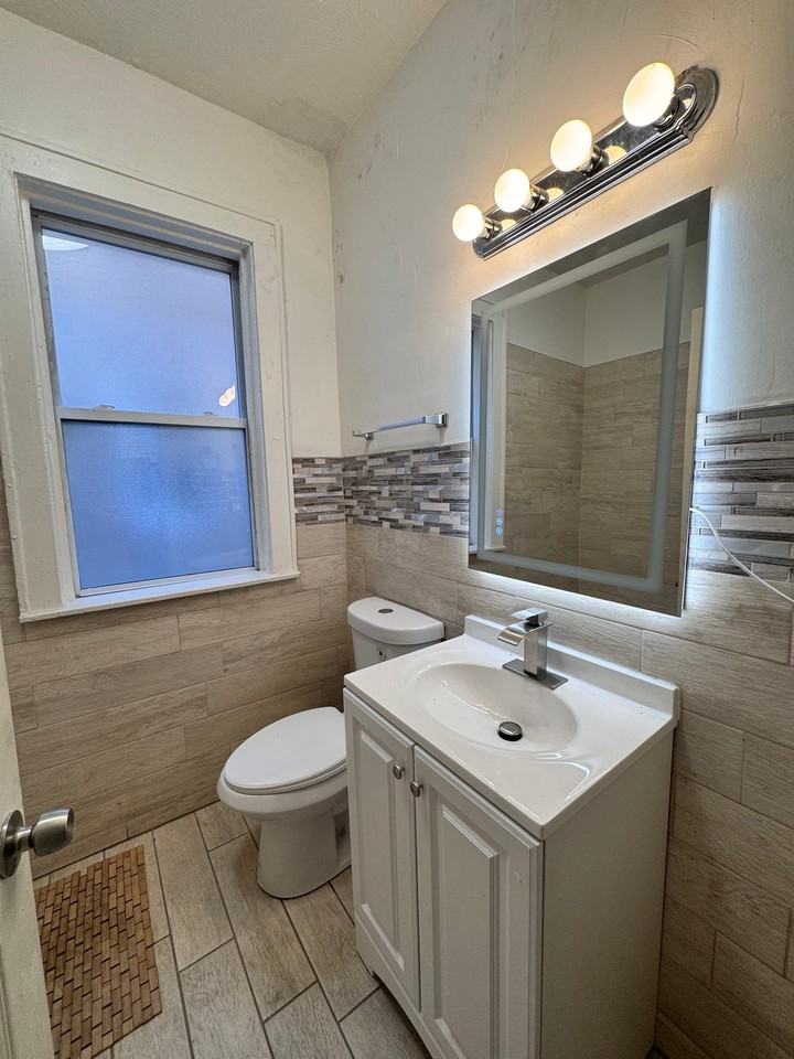 8216 S Maryland Ave #2 - Photo 4 of 10