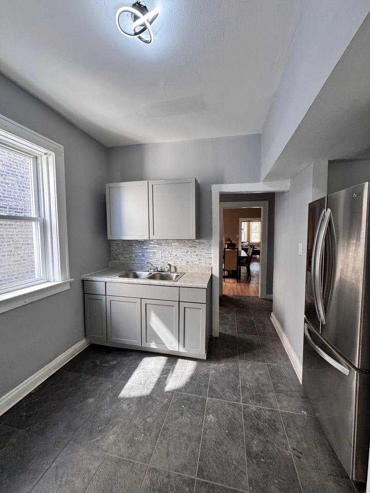 8216 S Maryland Ave #2 - Photo 6 of 10