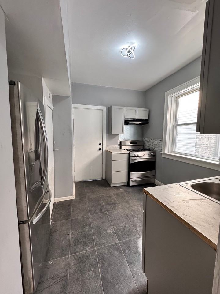8216 S Maryland Ave #2 - Photo 7 of 10