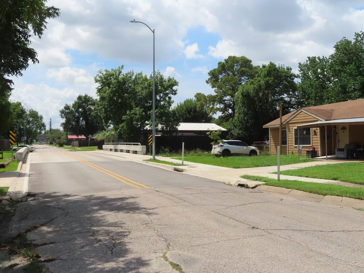 705 Baca St - Photo 4 of 6