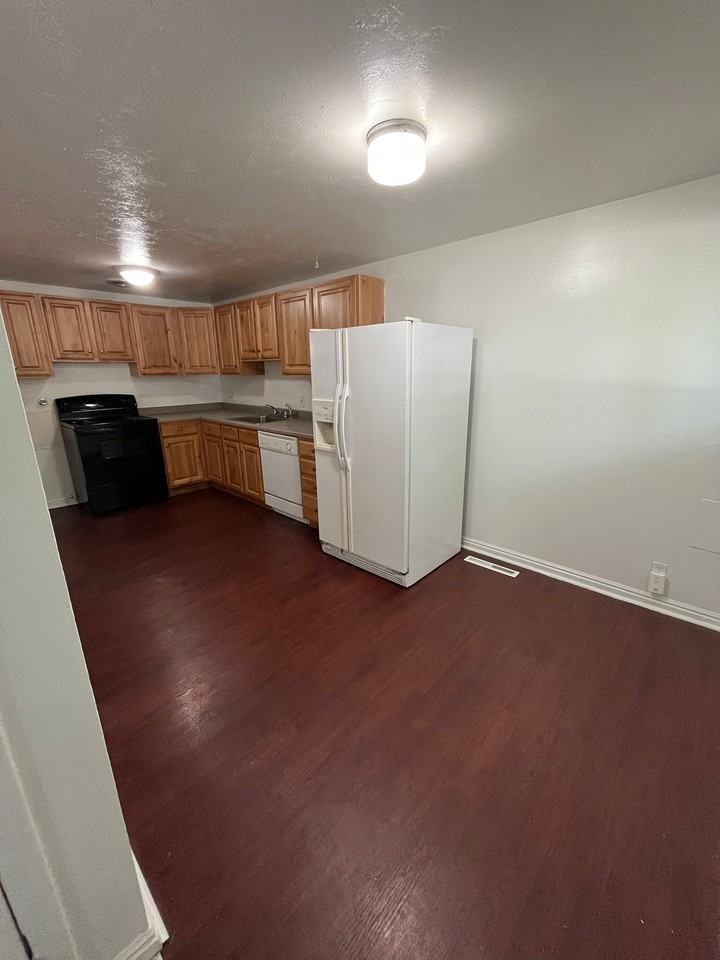 831 E Stratford Ave #C - Photo 4 of 19