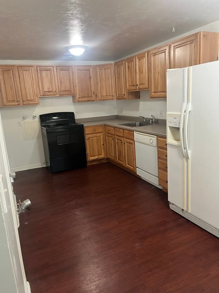 831 E Stratford Ave #C - Photo 5 of 19