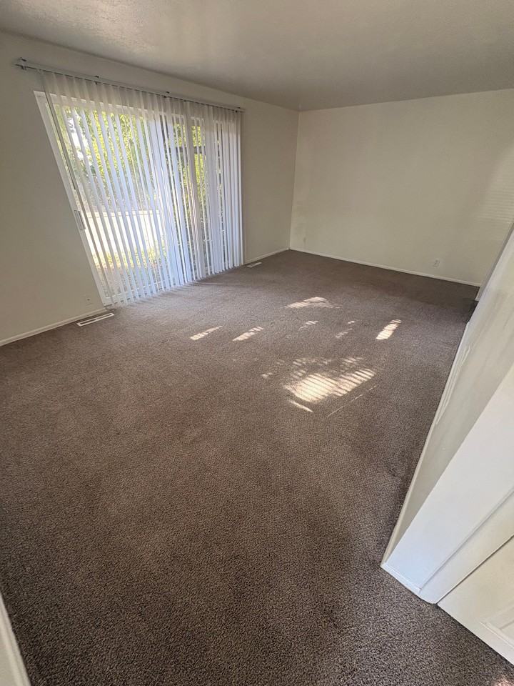 831 E Stratford Ave #C - Photo 7 of 19
