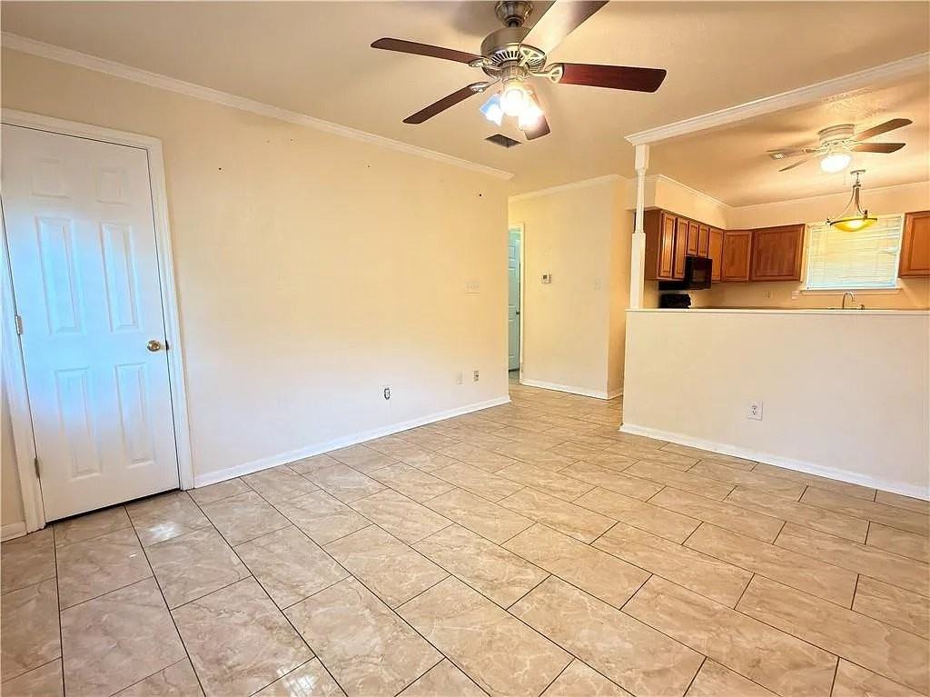 3236 Reine Ave - Photo 3 of 18