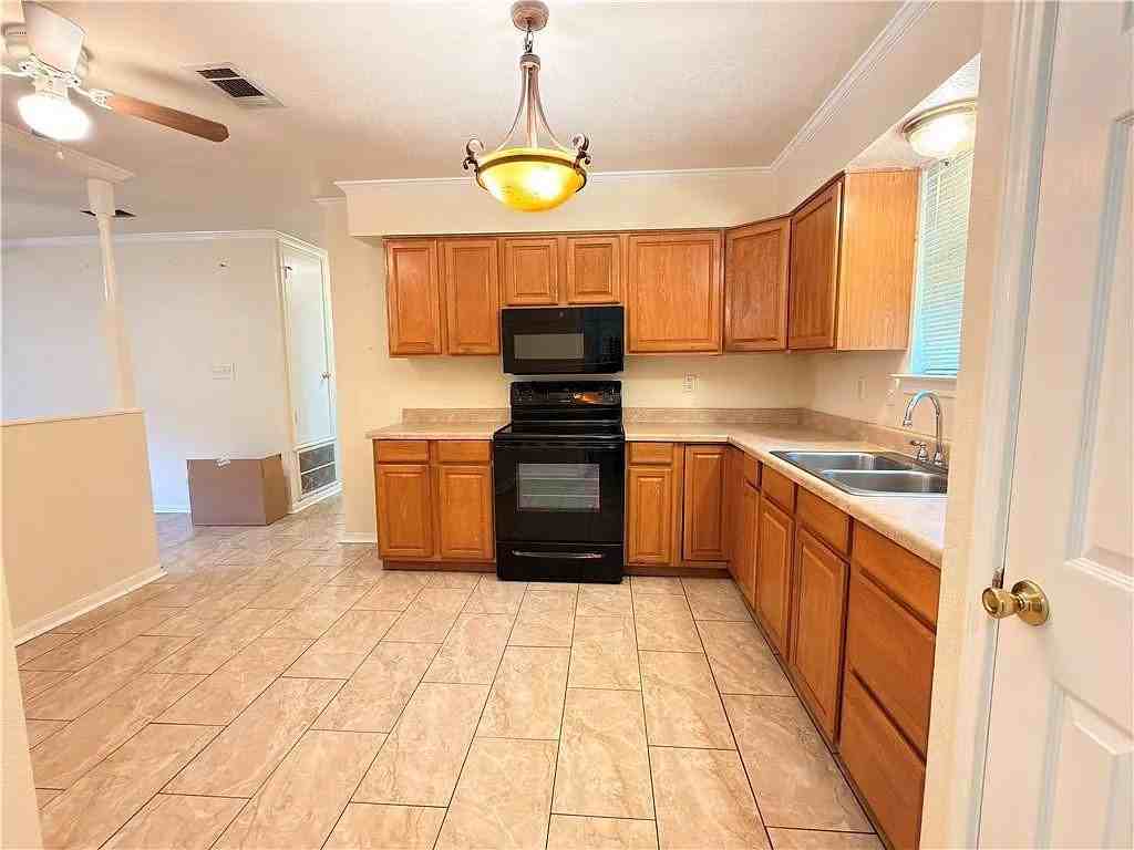 3236 Reine Ave - Photo 7 of 18