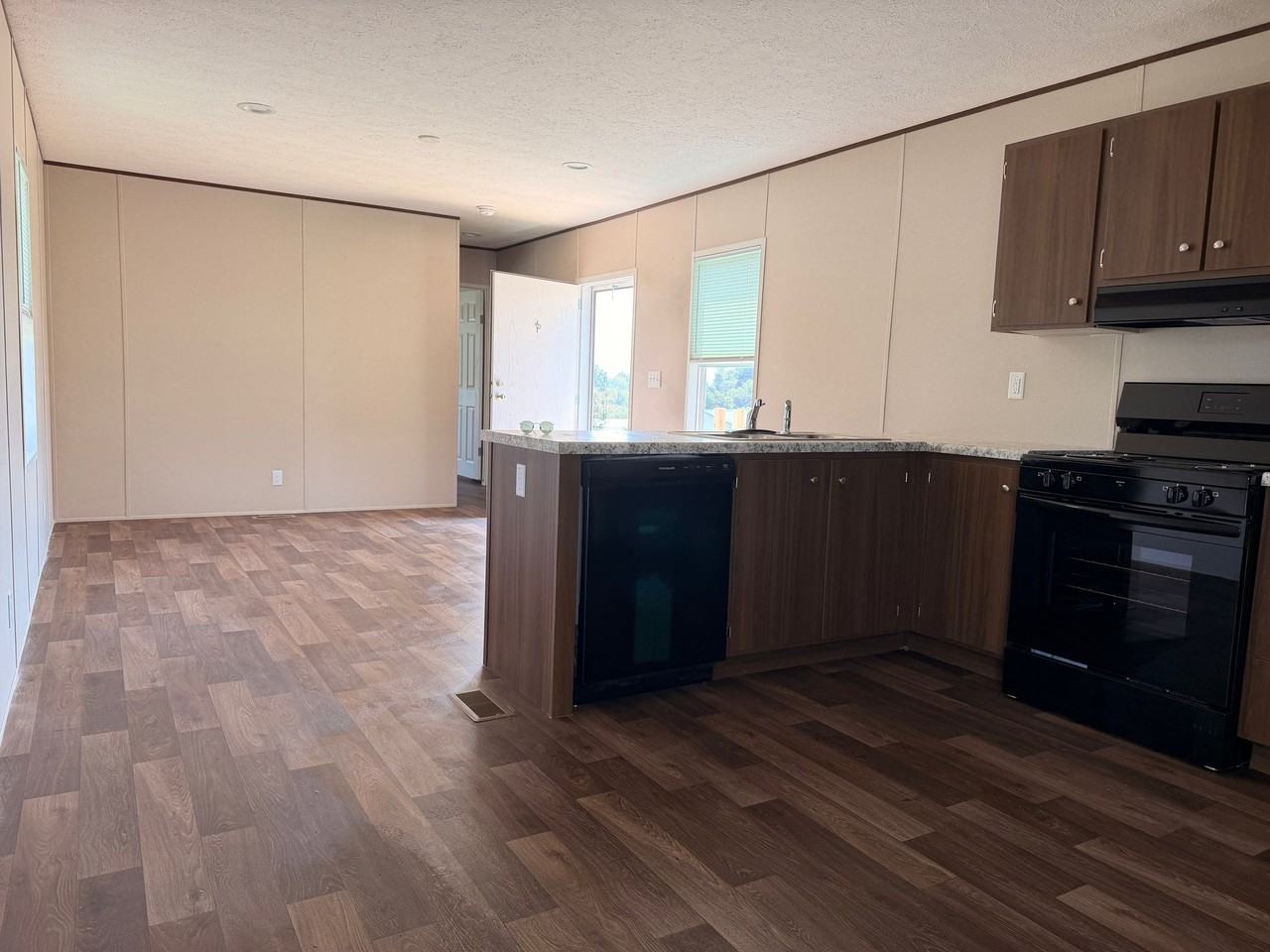 833 Lovell Rd - Photo 3 of 10