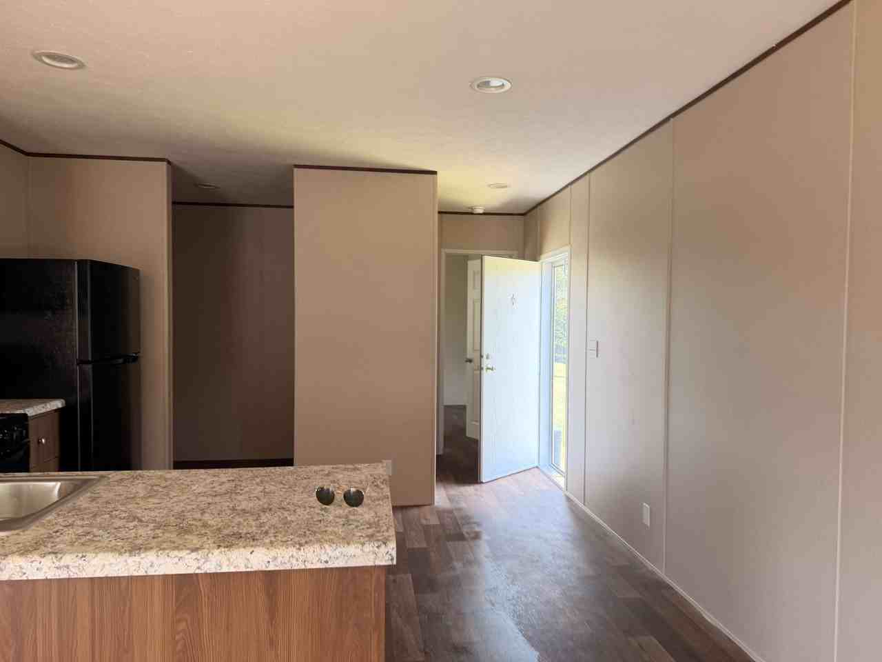 833 Lovell Rd - Photo 5 of 10